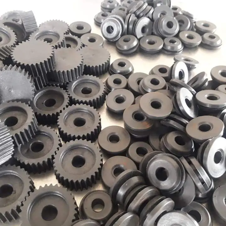 Bujes para que sujetan la carrocería del AX 100. — imagen 1